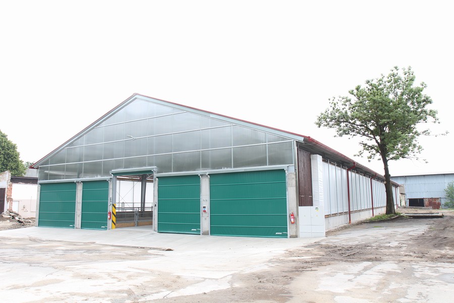 Calves and Heifers Barn Stáj
